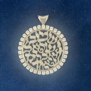 Elegant Silver Pendant with Intricate Design